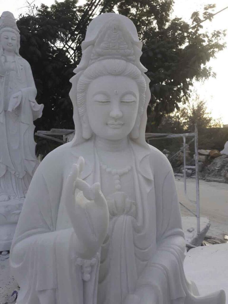Tượng phật quan âm bằng đá